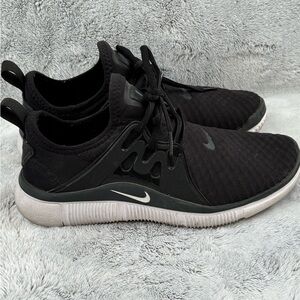 Nike Woman’s Acalme Running Shoe